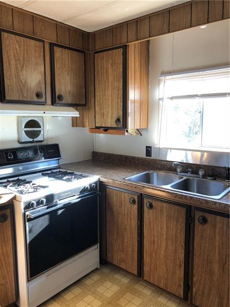 9873 Mcclellan St, Irwin, PA 15642 photo 2