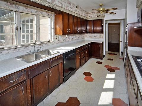 4938 Simmons Cir, Export, PA 15632 photo 2