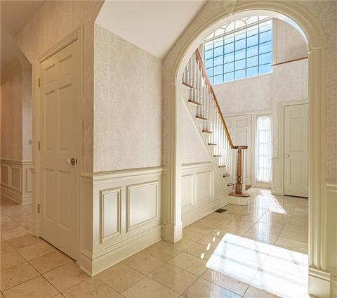 2119 S Villa Dr, Hampton, PA 15044 photo 3