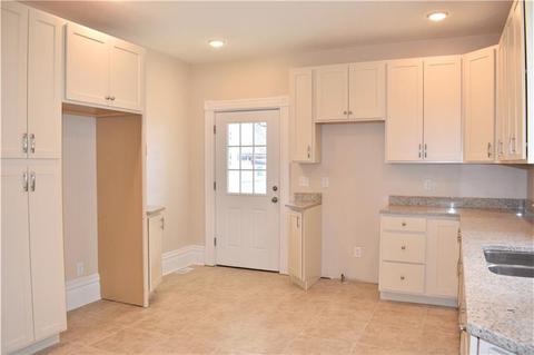 726 Pine St, Irwin, PA 15642 photo 2