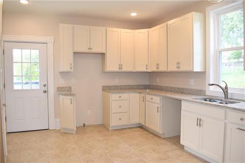 726 Pine St, Irwin, PA 15642 photo 3