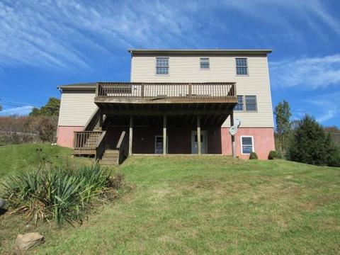 264 Locust St, Windber, PA 15963 photo 2