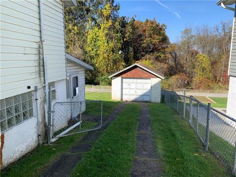 331 Main St, Centerville, PA 15358 photo 4