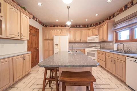 240 Durst Rd, Irwin, PA 15642 photo 9