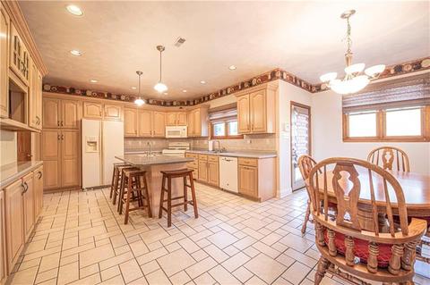 240 Durst Rd, Irwin, PA 15642 photo 8