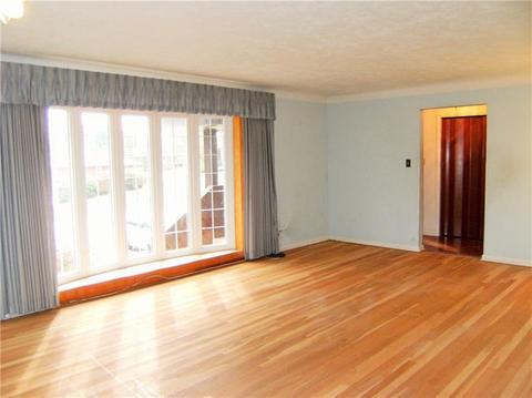 1308 Deerfield Dr, Monroeville, PA 15146 photo 3