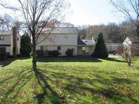207 Cameron Dr, Irwin, PA 15642 photo 2