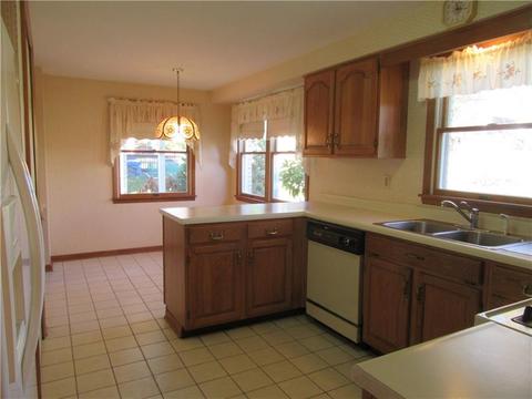 207 Cameron Dr, Irwin, PA 15642 photo 5