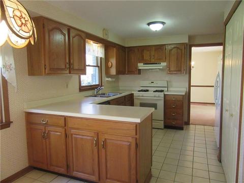 207 Cameron Dr, Irwin, PA 15642 photo 4
