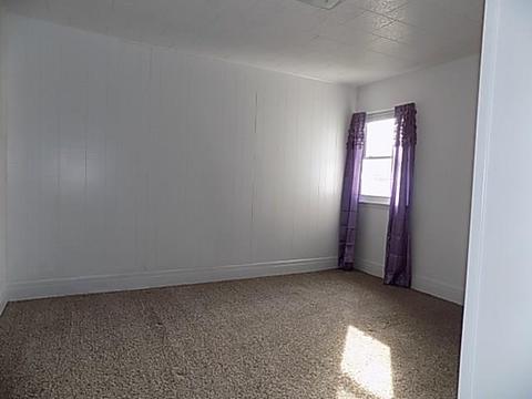 402 Longfellow St, Vandergrift, PA 15690 photo 7