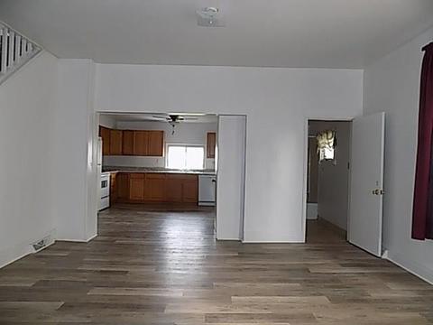 402 Longfellow St, Vandergrift, PA 15690 photo 3
