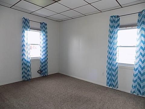 402 Longfellow St, Vandergrift, PA 15690 photo 6