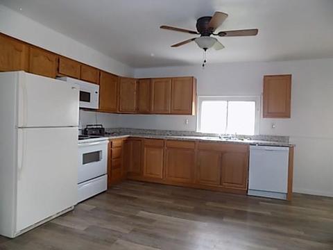 402 Longfellow St, Vandergrift, PA 15690 photo 4