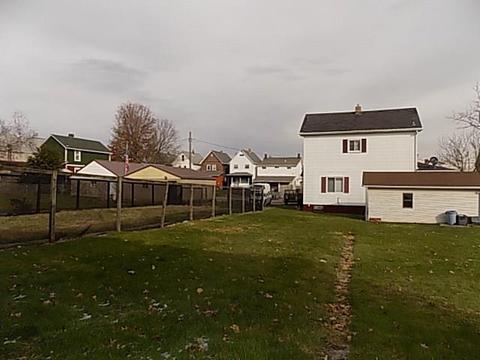 402 Longfellow St, Vandergrift, PA 15690 photo 9
