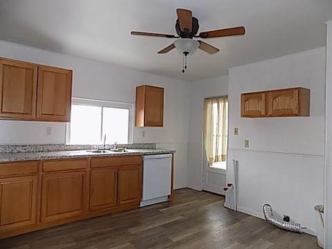 402 Longfellow St, Vandergrift, PA 15690 photo 5