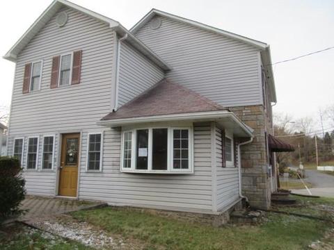 1756 Ruby St, Johnstown, PA 15902 photo 2