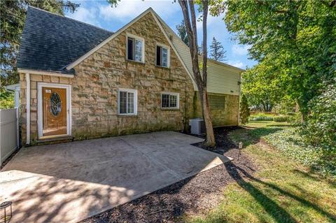 1349 Silver Ln, Coraopolis, PA 15108 photo 4