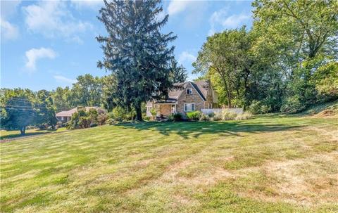 1349 Silver Ln, Coraopolis, PA 15108 photo 2