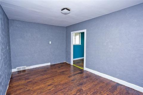 5833 Roosevelt Ave, Export, PA 15632 photo 17