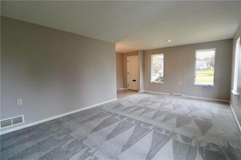 705 Ash St, Irwin, PA 15642 photo 4