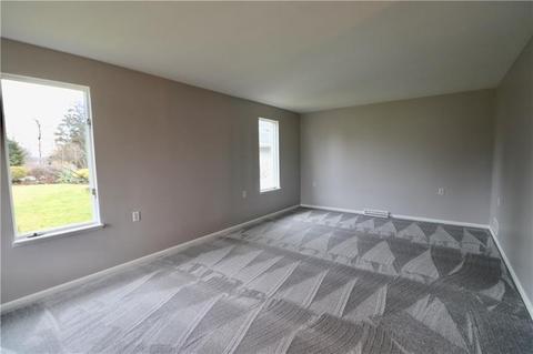 705 Ash St, Irwin, PA 15642 photo 2