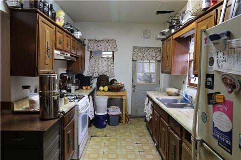903 Spring St, Braddock, PA 15104 photo 8