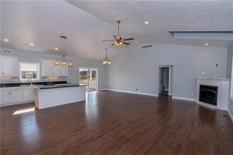 202 Ruby Dr, Uniontown, PA 15401 photo 2