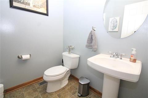 16 Downs Dr, Coraopolis, PA 15108 photo 9