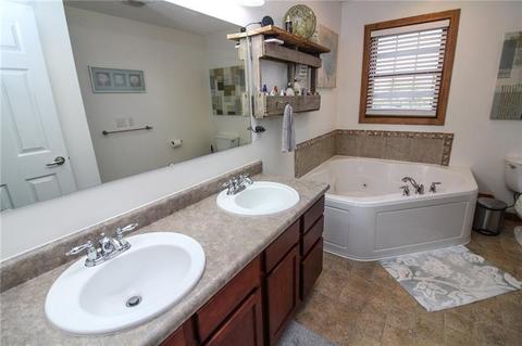 16 Downs Dr, Coraopolis, PA 15108 photo 12