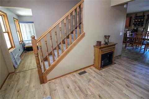 16 Downs Dr, Coraopolis, PA 15108 photo 2