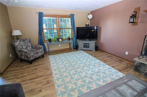 16 Downs Dr, Coraopolis, PA 15108 photo 5