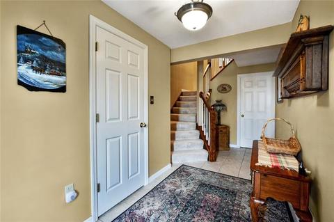 405 Georgetown Ct, Seven Fields, PA 16046 photo 2