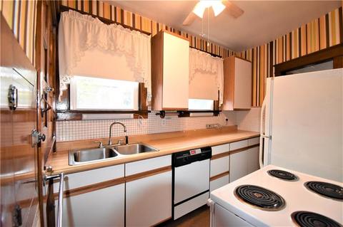 802 8th St, Irwin, PA 15642 photo 3