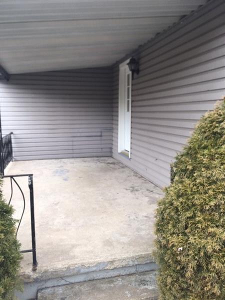 218 E 4th St, Derry, PA 15627 photo 5