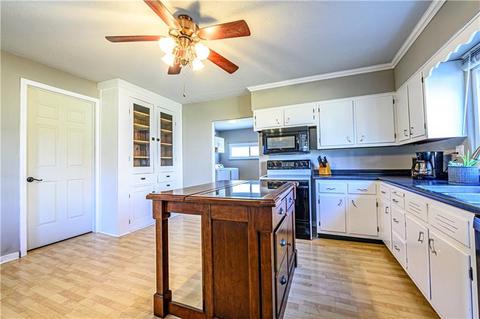 607 8th St, Irwin, PA 15642 photo 4