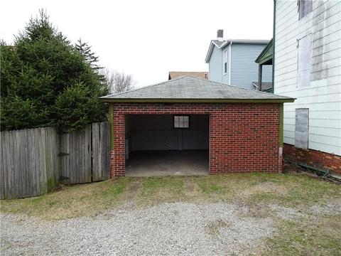 800 Vine St, Irwin, PA 15642 photo 4