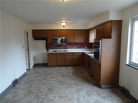 800 Vine St, Irwin, PA 15642 photo 7