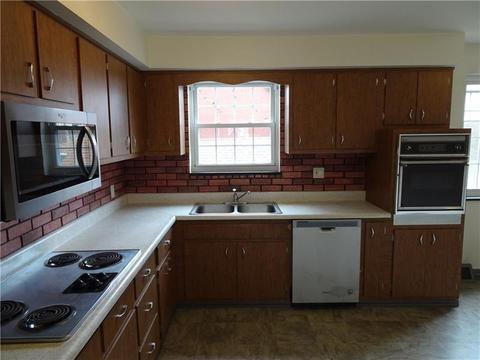 800 Vine St, Irwin, PA 15642 photo 5