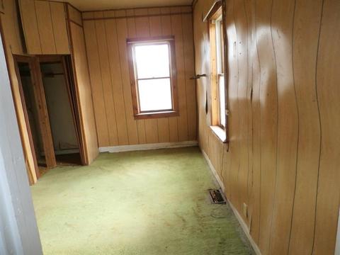 219 E 2nd St, Smith, PA 15054 photo 7