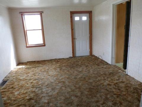 219 E 2nd St, Smith, PA 15054 photo 12