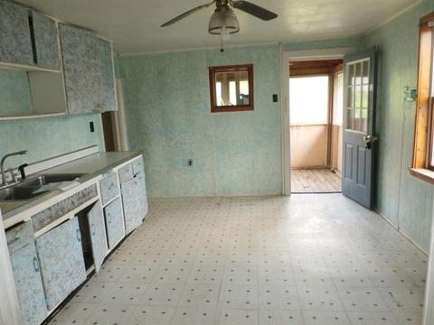 219 E 2nd St, Smith, PA 15054 photo 3