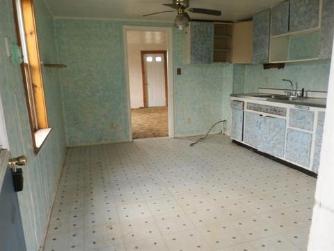 219 E 2nd St, Smith, PA 15054 photo 2