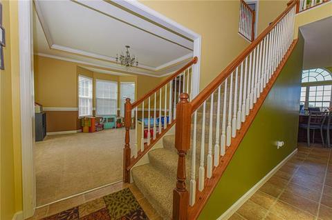 156 Broadstone Dr, Mars, PA 16046 photo 2