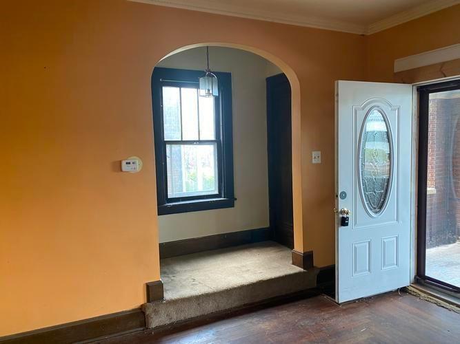  539 Hall St, Aliquippa, PA 15001 photo 2