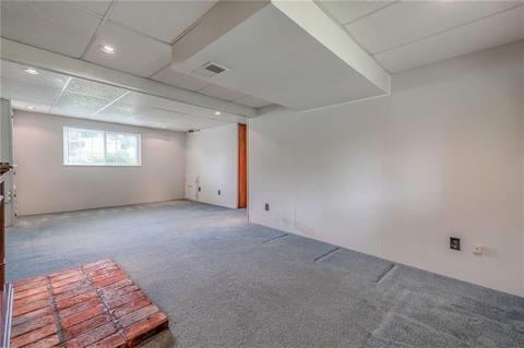 207 Bendix Dr, Carnot-moon, PA 15108 photo 17