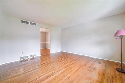 207 Bendix Dr, Carnot-moon, PA 15108 photo 5