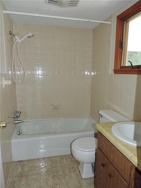 7428 Ringertown Rd, Export, PA 15632 photo 3
