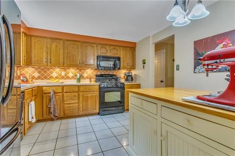 105 Cherry Tree Pl, Coraopolis, PA 15108 photo 9