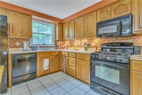 105 Cherry Tree Pl, Coraopolis, PA 15108 photo 12