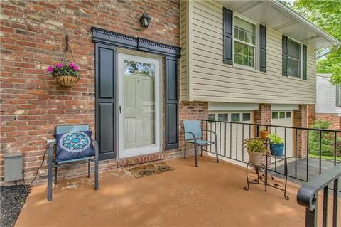 105 Cherry Tree Pl, Coraopolis, PA 15108 photo 2